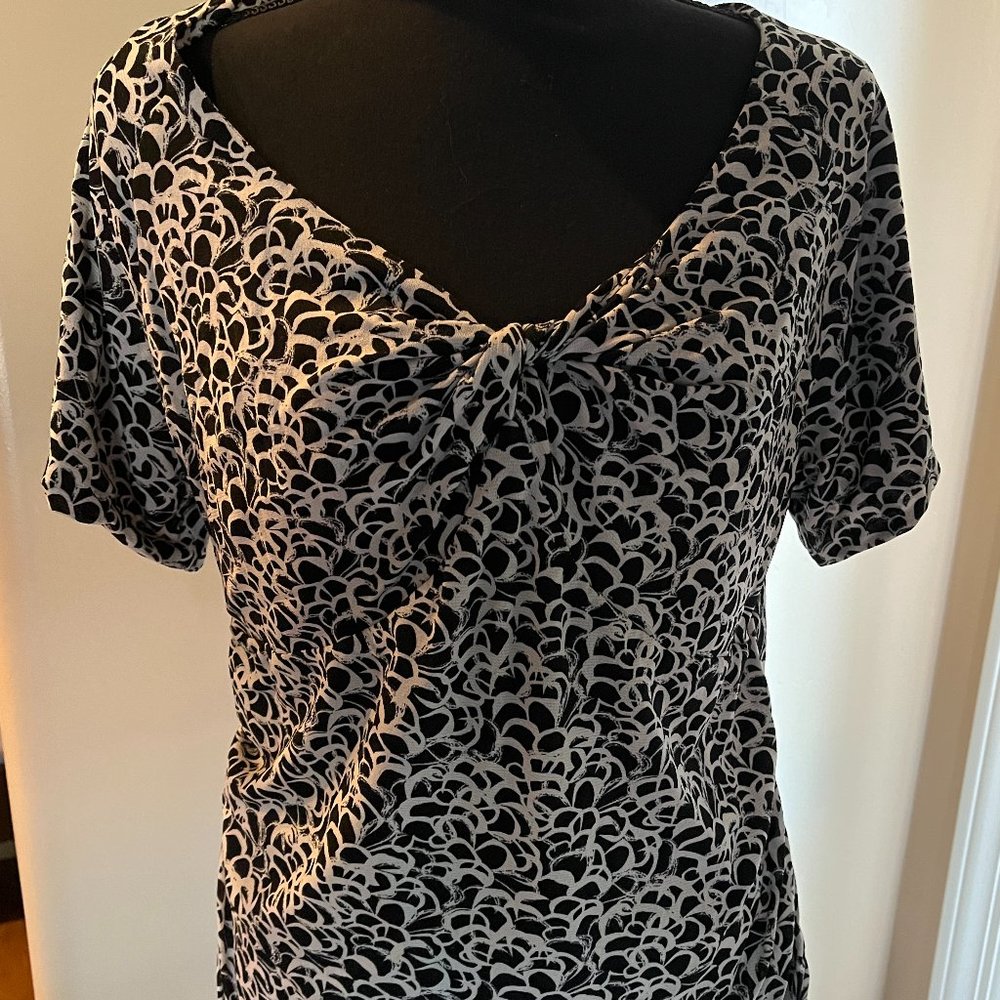 Semantiks short sleeve blouse, black and white size 1x